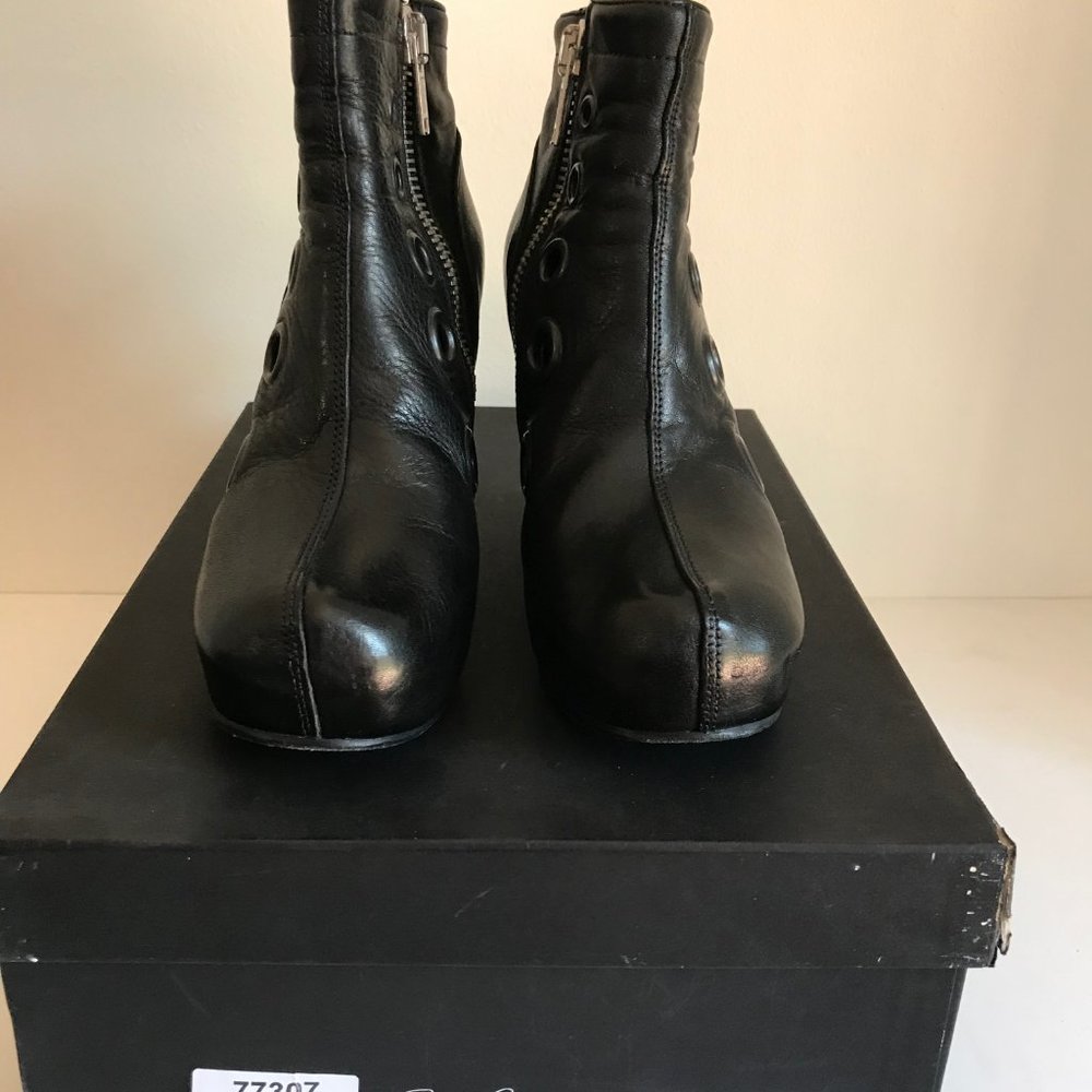 Rick Owens 'Spike' bootie with grommets - Picture 2 of 16